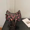 Bolso Cruzado de Hombro y Axila con Colgante de Cereza Simple Popular, Moda Femenina Estampada Nueva y Única 2026