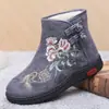 Zapatos de Tela Old Beijing para Mujer en Invierno Forrados de Felpa Heattech Estilo Étnico Bordados Botas de Caña Alta Cómodos Antideslizantes Zapatos de Algodón para Madres de Mediana Edad y Mayores