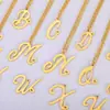Colar com pingente de letra inglesa oca em forma de coração A-Z europeu e americano novo feminino criativo aço inoxidável pingente de amor geração cabelo