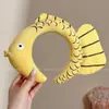 Faixas de cabelo da moda para meninas, perfeitas para outono e inverno, com um design fofo e divertido, apresentando orelhas de gato de desenho animado, e versáteis o suficiente para combinar com qualquer roupa.