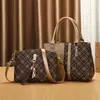 Bolso de Temperamento para Mujer Commuter 2025 Invierno Nueva Moda Versátil Bolso para Madre de Mediana Edad Gran Capacidad Bolso Bandolera