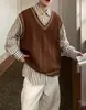 Colete Casual de Tricô Torcido com Decote V Estilo Universitário para Homens, Outono/Inverno 2026, Tricô Moderno, Versão Coreana de Colete de Tricô Solto