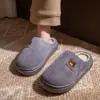 Lindas pantuflas de algodón de osito, estilo mujer, nueva colección otoño/invierno, pantuflas de interior para casa, cálidas y antideslizantes, de felpa, adecuadas para parejas, estilo hombre