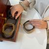 Pulsera Asimétrica de Resina Mármol Manchado Bosque de Pino Ámbar Pulsera Versátil de Nicho Joyería Acrílica No se Desvanece