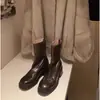 Botas Martin de sola grossa estilo Grape Mom com saltos grossos, zíper traseiro, botinhas de cano justo, coleção outono/inverno 2026 feminina, botas de montaria