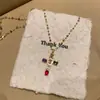Nuevo Collar de Cristal de Colores en Forma de Cruz con Colores Contrastantes, Diseño Único, Versátil y Elegante, Cadena para Clavícula de Circonita Súper Brillante