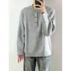 Suéter de Tricô Cinza com Gola Henley Torcida para Homens, Estilo Coreano, Blusa de Manga Longa Relaxada, Suéter Pulôver Jaqueta Estilo Old Money