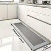 La alfombrilla de cocina más vendida de Temu es resistente a las manchas, fácil de mantener, antideslizante, de tira larga, secado rápido, suave, de tierra de diatomeas para el suelo, con etiqueta