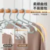 Percha de Moda de Hombros AnchosPercha protectora de cuello, engrosada, percha de plástico para el hogar para ropa y pantalones, de hombros anchos a la moda, antideslizante