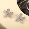 Pendientes de Flor Hueca de Zirconia Transparente Estilo Hada Aguja Plateada para Mujer, Pendientes de Moda Versátiles de Lujo de Alta Gama