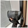 Bolso Pequeño de Lujo Ligero de Alta Gama para Axila para Mujer 2024 Nueva Llegada Moda Nicho Bolso Cruzado Verano Trendy Todo Combinable Bolso General