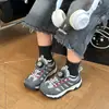 Outono 2026 Novos Sapatos Infantis Atacado Modernos Tendência Fivela Rotativa Malha Respirável Tênis para Crianças