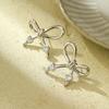Estilo Dulce y Fresco Francés Aretes Inteligentes de Lazo Amoroso para Mujer Tendencia Nicho Estilo Frío Aretes de Acero Inoxidable