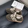 Tênis de treinamento alemão de couro feminino, nova coleção outono/inverno 2026, tênis casuais retrô de sola grossa, tênis versáteis color-block, sapatos estilo Forrest Gump