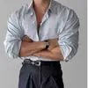 Nova Camisa Listrada de Manga Longa para Homens 2026, Estilo Coreano Primavera/Verão Moda Casual Azul Claro Leve