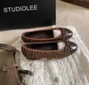 Bailarinas Clásicas de Retazos con Punta Redonda y Tacón Bajo con Lazo en Estilo de Boca Baja, Similares a las Usadas por la Mamá Uva