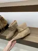 Botas curtas finas com aumento interno de altura para mulheres baixinhas, botas estilo Martin cor de café outono e inverno 2026 com bico quadrado pequeno e comprimento no tornozelo
