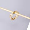 Anillo de dedo con diseño de clip de papel chapado en oro de 18 quilates J02 con diseño de moda y diseño de cuadrilátero hueco coreano.