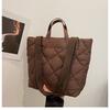 Bolso de mano para mujer, nuevo estilo 2024, de gran capacidad, holgado, con relleno de algodón, para otoño e invierno, ligero e informal, de tela de algodón.