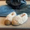 Botas de Nieve Peludas para Mujer 2026 Estilo Nuevo de Invierno, Zapatos de Algodón Integrados de Cuero y Piel Estilo Birkenstock, Zuecos Peludos de Suela Gruesa para Uso al Aire Libre