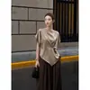 Blusa elegante de manga curta para mulheres, camiseta casual de cetim com bainha curta para o verão de 2026, fornecimento direto para distribuição transfronteiriça