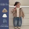 Abrigo de algodón de invierno para bebés niñas, estilo retro, diseño a cuadros de corte holgado, forrado de felpa, atuendo de invierno moderno para niñas pequeñas