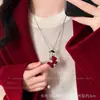 ¡Buena suerte por delante! Collar de Pony Terciopelo Rojo para Mujer, Cadena Larga de Suéter de Alta Gama para Otoño e Invierno, Accesorio Versátil para el Día a Día