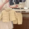 Conjunto Outono e Inverno para Meninas 2025 Novo Estiloso Colete Acolchoado para Bebê Blusa de Moletom e Calça de Moletom Infantil Conjunto de Três Peças