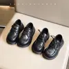 Sapatos de Couro para Meninas 2026 Novo Modelo Primavera e Outono Sapatos para Apresentação Escolar Infantil para Crianças Maiores, Mocassins Pretos com Solado Macio