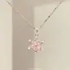 Exquisito Collar Rosa Estilo Hada de Vals con un Diseño de Nicho de Lujo Ligero, Versátil y Favorecedor, Adecuado para Todos los Tipos de Piel