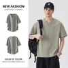 Roupas Masculinas Shanggu Verão Novo Gola Henley Manga Curta Masculina Retrô Americano Solta Decote V Camiseta Simples Cor Sólida Meia Manga