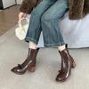 Botas finas de arco fresco e doce estilo coreano 2023 outono e inverno novas botas curtas de couro de fada de salto médio grosso e bico redondo