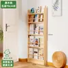Estantería de madera maciza de pie detrás de la puerta, estantería simple de pared, estante de almacenamiento para libros ilustrados y revistas infantiles, revistero para la sala de estar