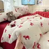 2026 Nuevo Estilo Ins Dibujos Animados Perro Barney Hilo Esponjoso Juego de Cuatro Piezas para el Hogar Juego de Tres Piezas para Dormitorio Transpirable y Agradable para la Piel
