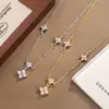 Collar de Pétalos de Trébol de Cuatro Hojas de la Suerte Estilo Coreano Estilo Frío Sentido de Alta Gama Cadena para Clavícula Estilo Largo Collar con Borlas de Temperamento para Mujer