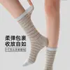 Novedad Otoño/Invierno 2026 Calcetines Holgados Rayados Ligeramente Acanalados Estilo Coreano Ins Versátiles de Media Pantorrilla Calcetines de Algodón para Mujer Sin Costuras