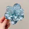 Pente de Cabelo Floral Puro e Desejável com Acabamento de Luxo, Presilha de Cabelo Exquisita para Meninas, Acessório de Presilha para Franja na Beira-Mar, Ornamento de Cabelo Lateral, Adorno de Cabeça