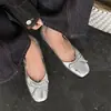 Zapatos de tacón grueso de punta cuadrada con lazo francés para mujer, suela suave, zapatos de abuela con temperamento, slip-on, zapatos pequeños de cuero, plateado simple