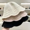 Novo chapéu de malha liso, versátil e simples, chapéu balde feminino fino de outono e inverno com trama vazada, fábrica de chapéus balde quentes