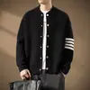 Suéter de punto a rayas de cuatro barras para hombre, suéter cárdigan de cuello redondo para pareja, estilo old money, otoño e invierno, venta al por mayor de fábrica transfronteriza
