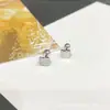 Os Brincos da Série Animal São o Novo Produto Popular. Brincos de Aço Titânio Banhados a Ouro Real 18K. Parafusos de Torção, Pregos de Osso da Orelha de Agulha Fina