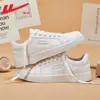 Zapatos de meter para mujer 2026 zapatillas blancas de caña baja para mujer, zapatillas deportivas para mujer de primavera y otoño, zapatillas casuales transpirables versátiles para mujer