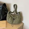 Bolsa Feminina Lisa Versátil Estilo Ins 2024 Nova Bolsa de Ombro Transversal Tendência para Meninas Bolsa Mensageiro para Estudantes Bolsa Tote de Lona