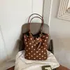 2026 moda nueva transfronteriza simple bolsa de mano de gran capacidad bolsa de hombro casual coreana de lunares bolsa de axila