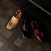 Cero periodo de rodaje~Mocasines planos para mujer, zapatos de cuero pequeños de punta cuadrada de moda, cuero genuino puro, planos silenciosos de estilo británico para negocios