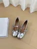 Primer Encuentro Ji Oumeifeng Zapatos Mary Jane de una tira con lazo para mujer 2026 Otoño Nuevo Estilo Punta cuadrada con pedrería Tacón grueso Individual