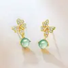 Brincos de Borboleta de Jade Natural de Grau A, Frescos e Discretos, para Mulheres, Joia de Orelha com Design Exclusivo Dourado Vintage