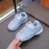 Zapatos casuales versátiles para niñas, nueva colección primavera/otoño 2026, zapatillas de entrenamiento alemanas para niños, modernos, de suela blanda, transpirables y antideslizantes