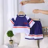 Conjunto Casual Versátil de Bebê com Manga Curta, Moda Verão 2026, Conjunto Esportivo Masculino de Duas Peças com Gola Redonda