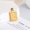 Medalla Cuadrada de Cobre Electroplateado Nueva Europea y Americana Colgante de 26 Letras Inglesas Colgante de Medalla de Oro Hecho a Mano DIY Suministro Transfronterizo Venta al por Mayor